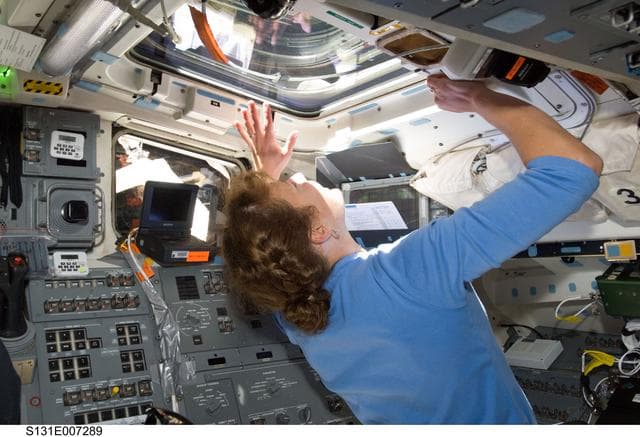 NASA image: Metcalf-Lindenburger on AFT Flight Deck during Approach OPS