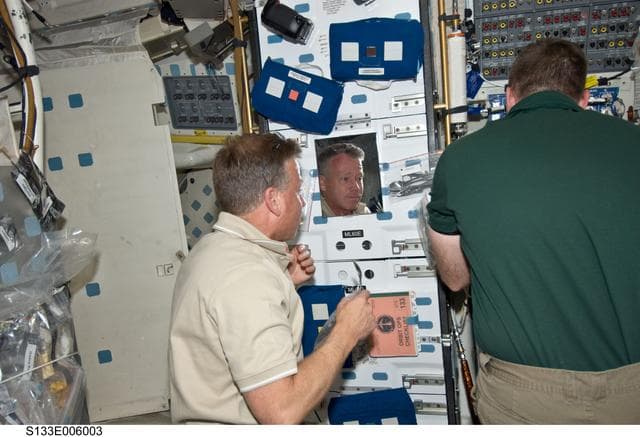NASA image: Lindsey and Bowen on middeck