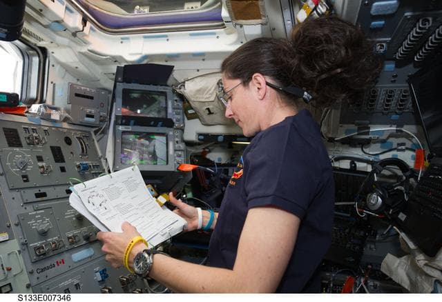 NASA image: s133e007346