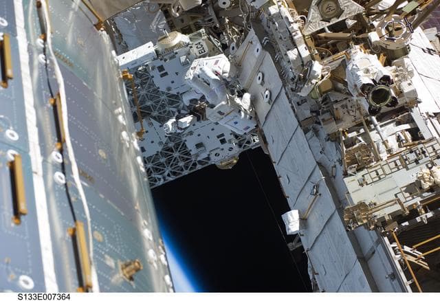 NASA image: s133e007364