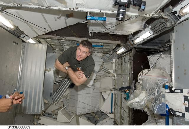 NASA image: s133e008809