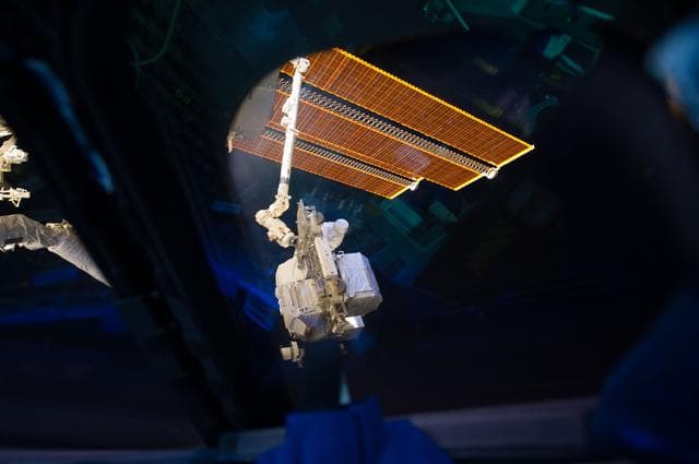 NASA image: View of ELC3 handoff from SRMS to SSRMS