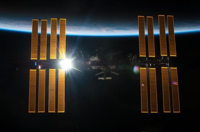 NASA image: Overall view of ISS