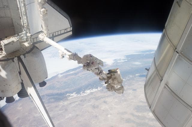 NASA image: Fossum conducts Photo OPS during EVA 1