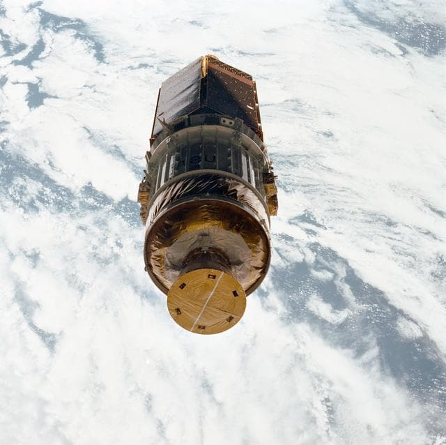 NASA image: STS-26 Discovery, Orbiter Vehicle (OV) 103, IUS / TDRS-C deployment