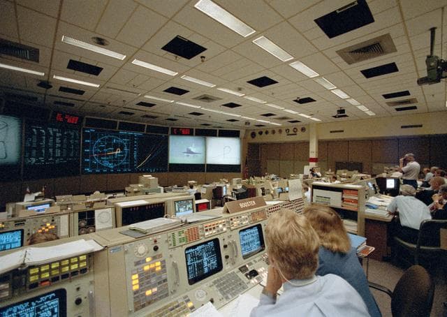 NASA image: JSC Mission Control Center (MCC) personnel watch STS-26 landing in FCR
