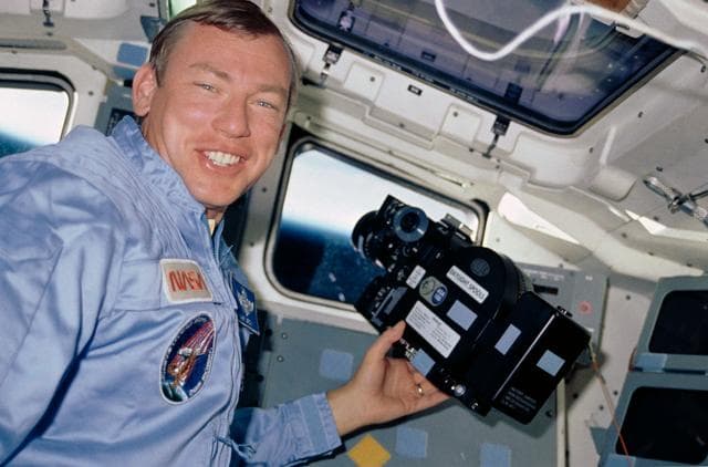 NASA image: STS-28 Columbia, OV-102, MS Brown uses ARRIFLEX camera on aft flight deck