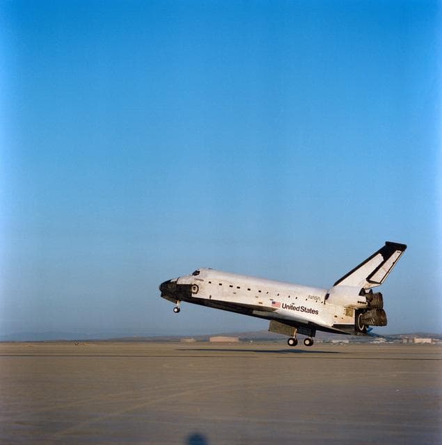 NASA image: STS-28 Columbia, OV-102, landing at Edwards Air Force Base (EAFB) California