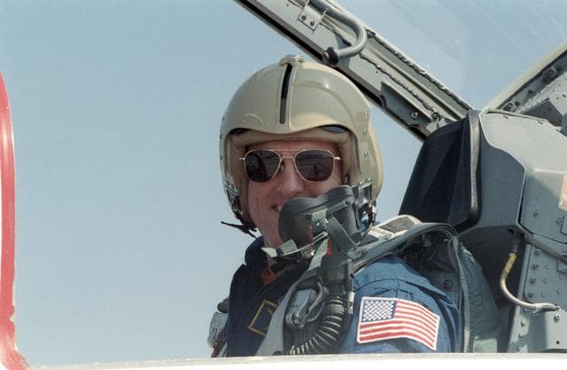 NASA image: STS-29 Discovery, OV-103, MS Buchli seated in T-38 rear cockpit