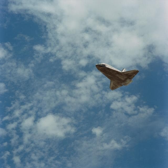 NASA image: STS-30 Atlantis, OV-104, glides toward landing at EAFB, California