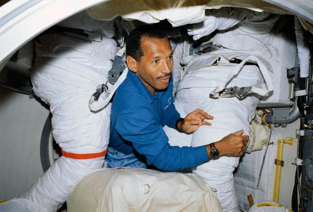 NASA image: STS-31 crew activities