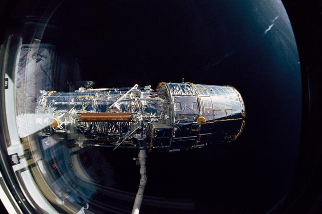 NASA image: Hubble Space Telescope (HST) grappled by OV-103's RMS during STS-31 checkout