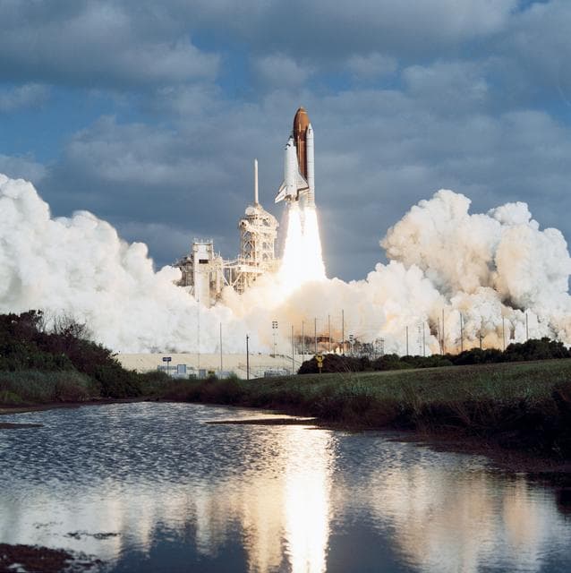 NASA image: STS-31 Discovery, Orbiter Vehicle (OV) 103, lifts off from KSC LC Pad 39B