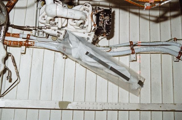NASA image: STS-32 OV-102 air revitalization system (ARS) humidity separator problem