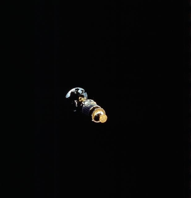 NASA image: STS-34 Galileo spacecraft / inertial upper stage (IUS) deployment