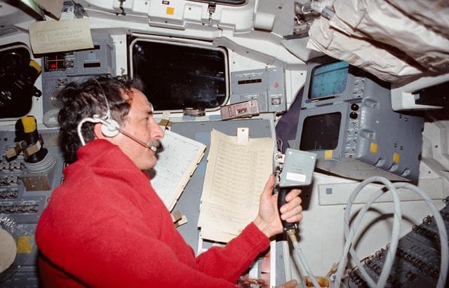 NASA image: STS-35 MS Hoffman operates ASTRO-1 MPC on OV-102's aft flight deck