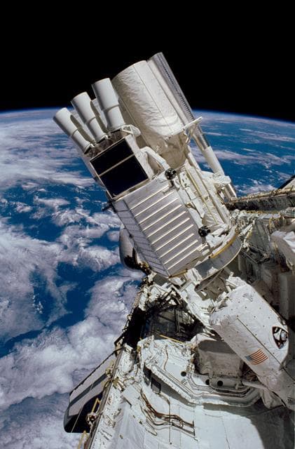 NASA image: STS-35 ASTRO-1 telescopes documented in OV-102's payload bay (PLB)