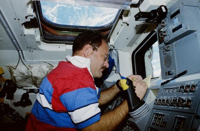 NASA image: STS-35 MS Lounge records his observations on OV-102's aft flight deck