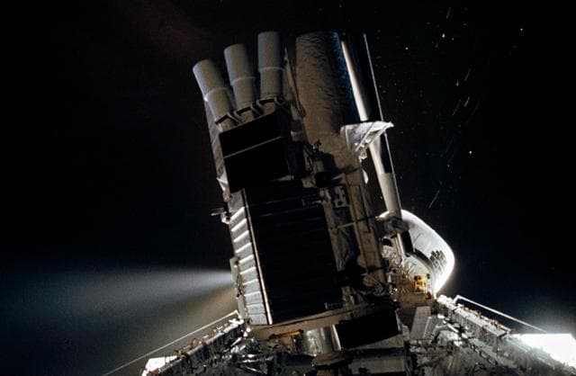 NASA image: STS-35 ASTRO-1 telescopes documented in OV-102's PLB with RCS firing