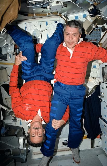 NASA image: STS-35 MS Hoffman and MS Parker on the middeck of Columbia, OV-102