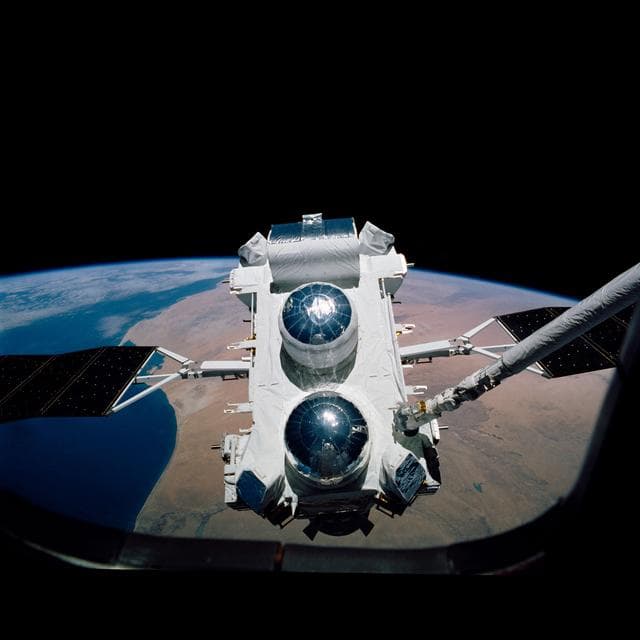 NASA image: STS-37 Gamma Ray Observatory (GRO) grappled by RMS