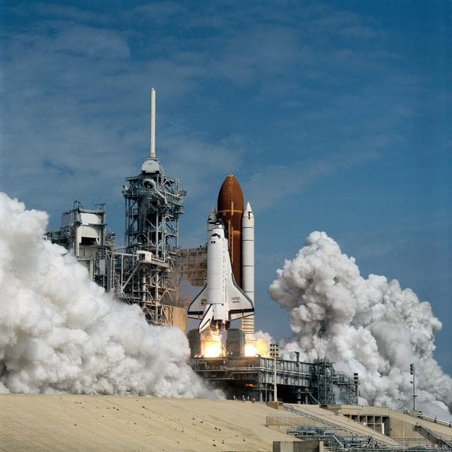 NASA image: STS-37 Atlantis, Orbiter Vehicle (OV) 104, lifts off from KSC LC Pad
