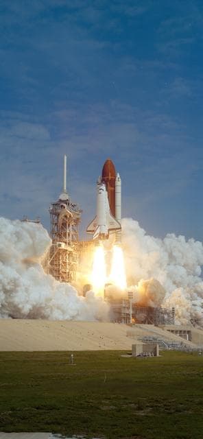 NASA image: STS-37 Atlantis, Orbiter Vehicle (OV) 104, lifts off from KSC LC Pad