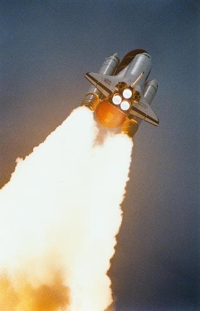 NASA image: STS-37 Atlantis, Orbiter Vehicle (OV) 104, liftoff from KSC LC Pad