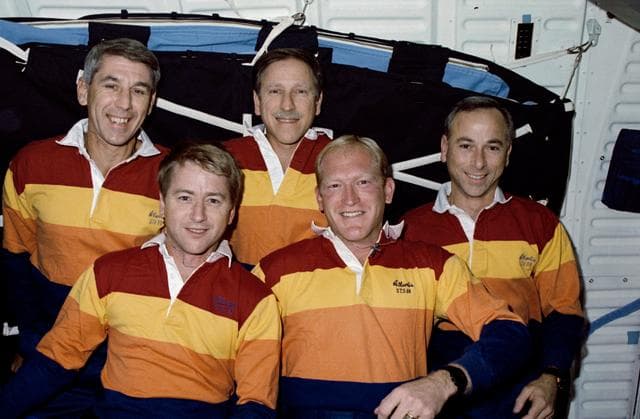 NASA image: STS-38 crewmembers pose on OV-104's middeck for onboard crew portrait