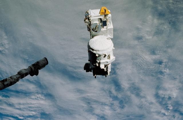 NASA image: STS-39 SPAS-II/IBSS spacecraft is released by RMS above the Earth's surface