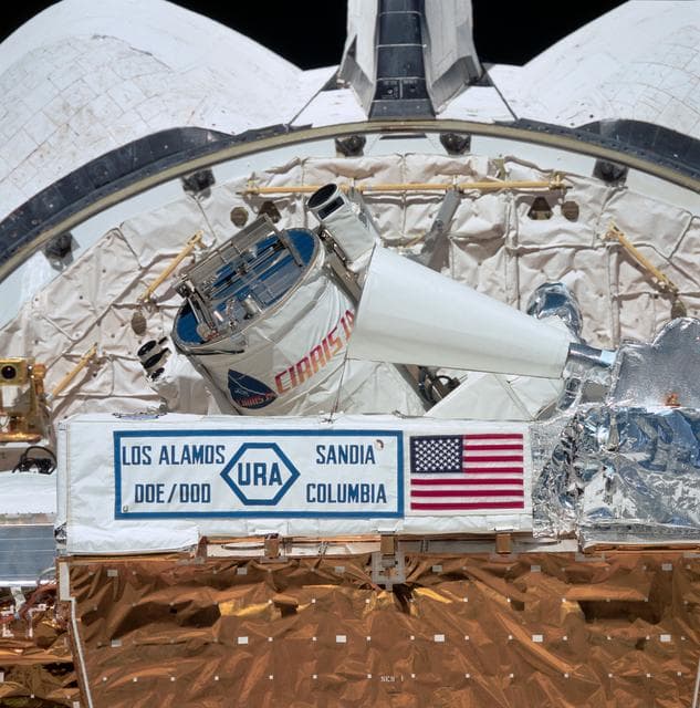 NASA image: STS-39 AFP-675 CIRRIS-1A in OV-103's payload bay (PLB)