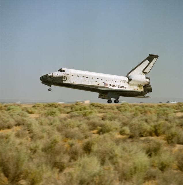 NASA image: STS-40 Columbia, OV-102, lands on concrete runway 22 at EAFB, California