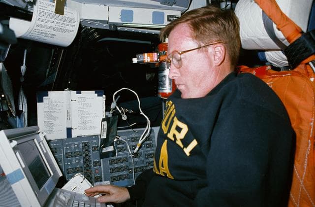 NASA image: STS-41 Commander Richards uses DTO 1206 portable computer onboard OV-103