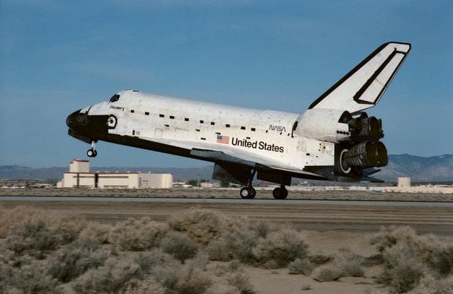NASA image: STS-42 Discovery, Orbiter Vehicle (OV) 103, lands on runway 22 at EAFB, Calif