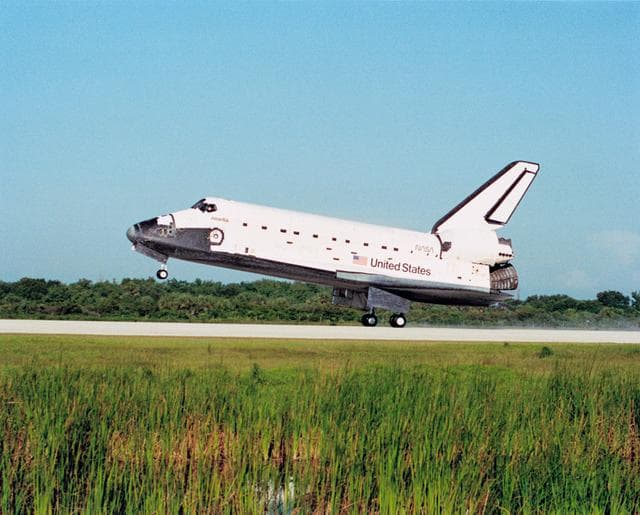 NASA image: STS-43 Atlantis, Orbiter Vehicle (OV) 104, lands on runway 15 at KSC's SLF