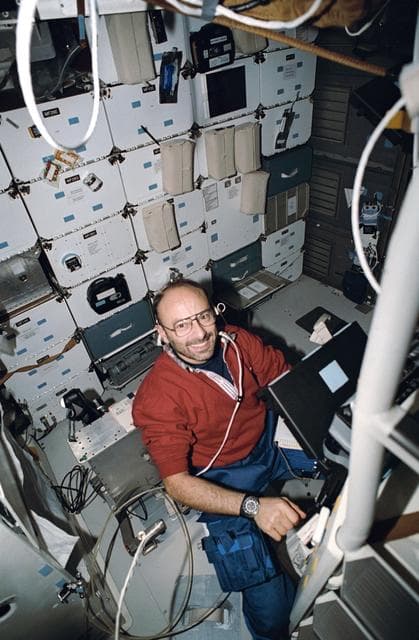 NASA image: STS-46 Italian Payload Specialist Malerba uses laptop PGSC on OV-104 middeck