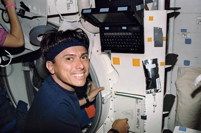 NASA image: STS-46 MS Chang-Diaz works with laptop PGSC on OV-104's middeck