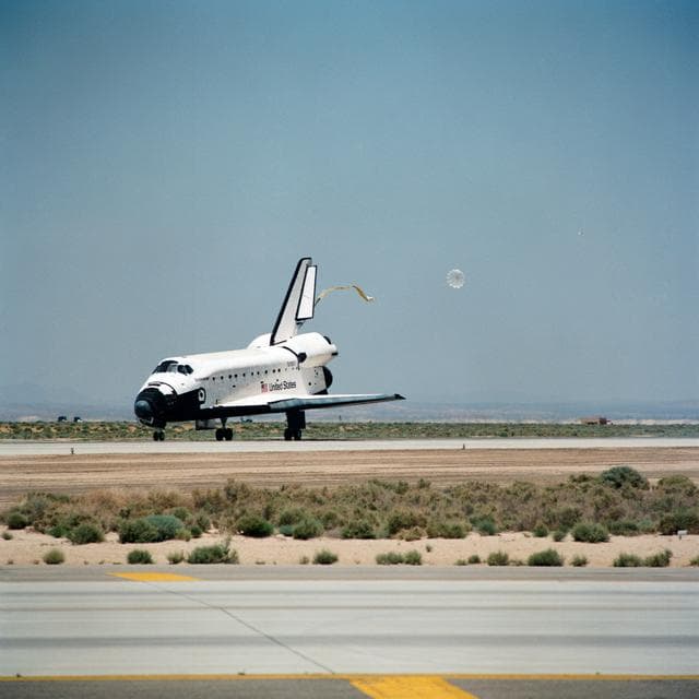 NASA image: STS-49 Endeavour, OV-105, drag chute deployment during landing at EAFB, Calif