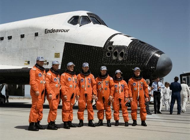 NASA image: STS-49 crew poses for group portrait on EAFB runway 22 after OV-105 landing