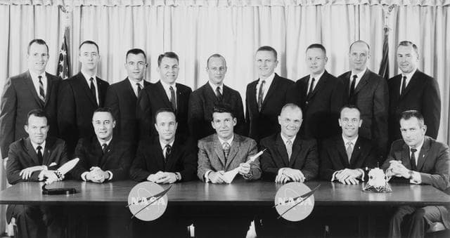 NASA image: PORTRAIT - ASTRONAUT GROUP 16 (NEW AND OLD)