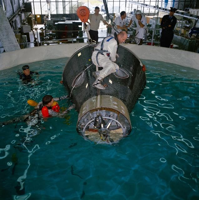 NASA image: GEMINI-TITAN (GT)-3 - BACKUP CREW - WATER EGRESS - TRAINING - ELLINGTON AFB (EAFB), TX
