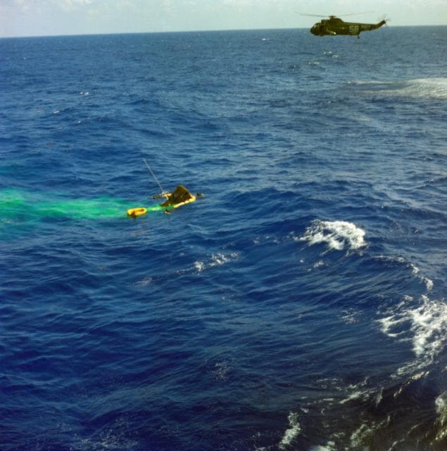 NASA image: GEMINI-TITAN (GT)-3 - ATTACHING FLOTATION COLLAR - ATLANTIC