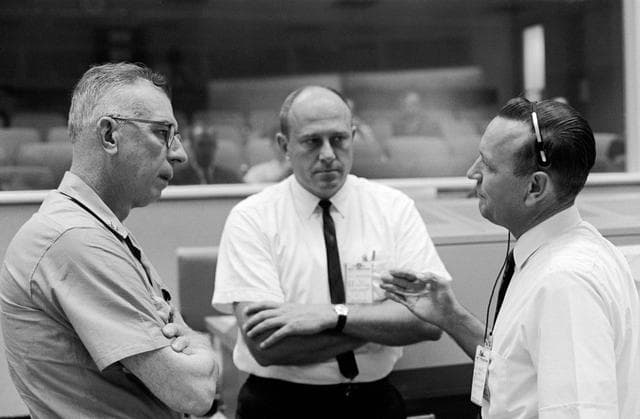 NASA image: MISSION CONTROL CENTER (MCC) - RECOVERY BRIEFING - MSC