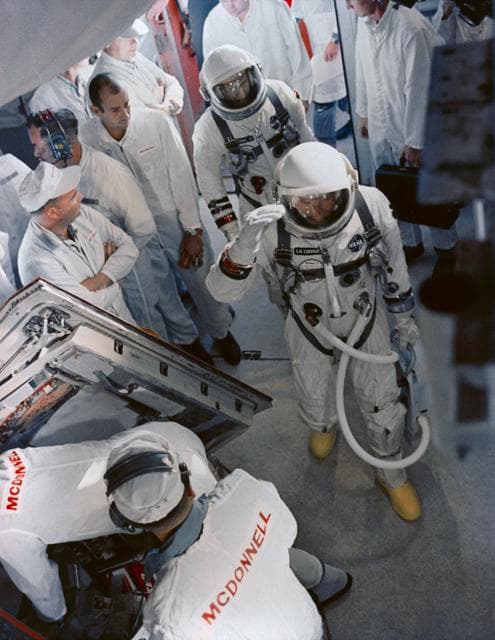 NASA image: ARRIVAL - WHITE ROOM (PRIME CREW) - GEMINI-TITAN (GT)-5 - WHITE ROOM - PAD 19 - CAPE