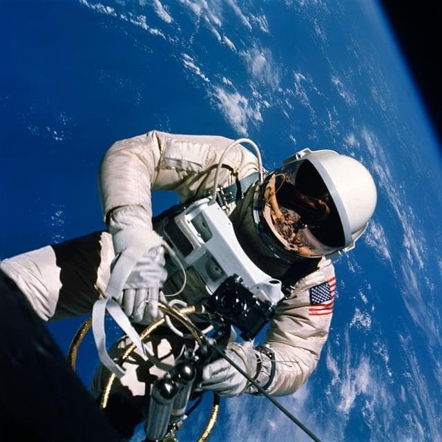 NASA image: ASTRONAUT WHITE, EDWARD H. II - GEMINI-IV - EXTRAVEHICULAR ACTIVITY (EVA) - CREW TRAINING - MSC