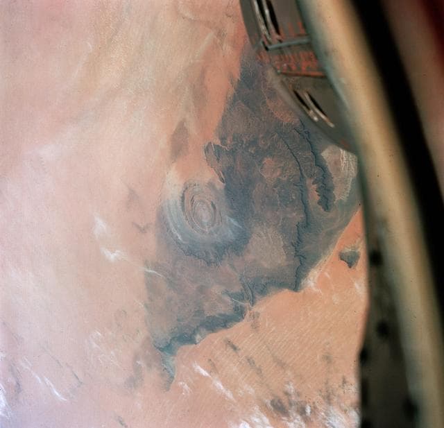 GEMINI-TITAN (GT)-4 - EARTH-SKY - OUTER SPACE