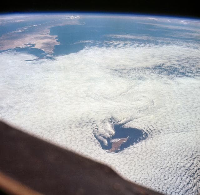 NASA image: GEMINI-TITAN (GT)-5 - EARTH-SKY - (70mm HASSELBLAD)