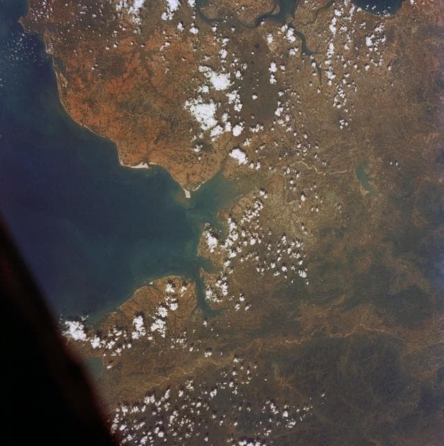 NASA image: GEMINI-TITAN (GT)-5 - EARTH SKY (70MM HASSELBLAD)