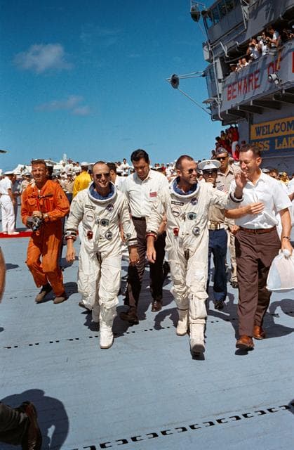 NASA image: GEMINI-TITAN (GT)-5 - RECOVERY (WALK ACROSS DECK) - ATLANTIC