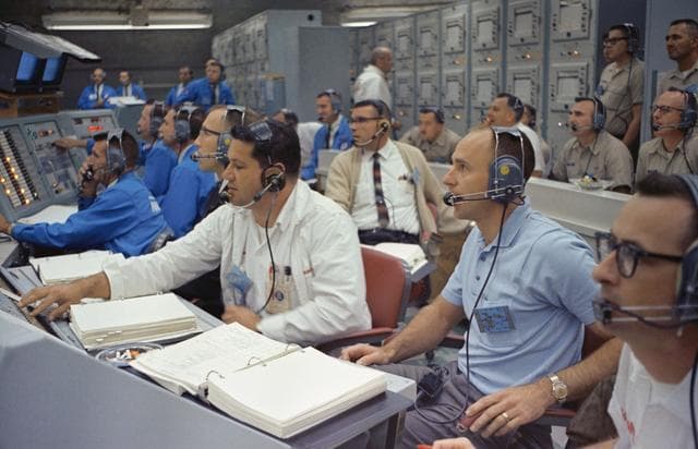 NASA image: GEMINI-TITAN (GT)-VII - MCC ACTIVITY - BLOCKHOUSE - PAD 19 - CAPE
